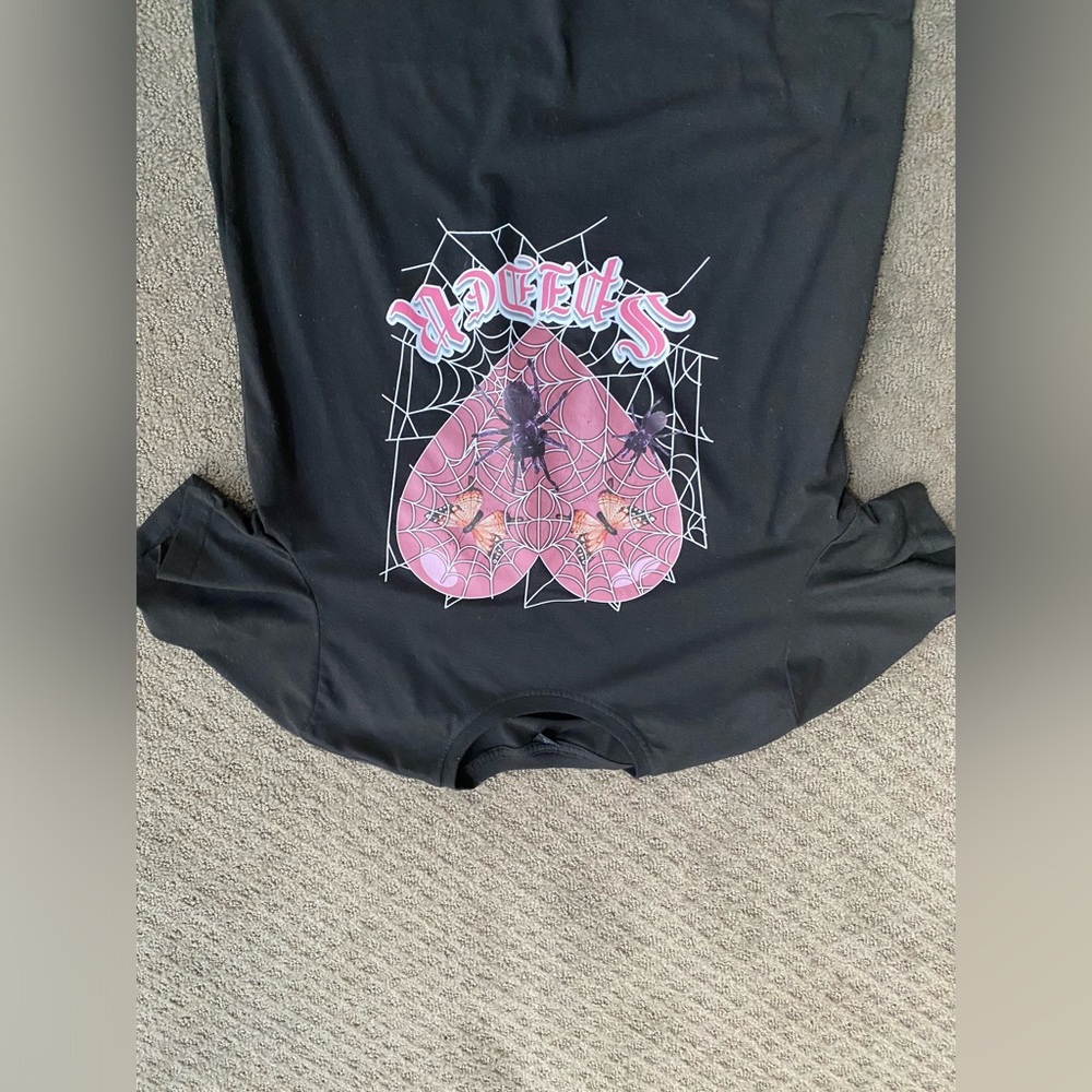 Romwe small used black and pink spider tee